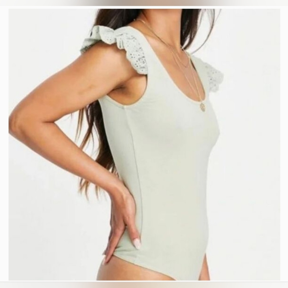 Vera Moda- Bodysuit Minty green- Vero Moda Ruffle Sleeve Green bodysuit